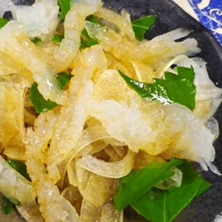 玉ねぎ大葉くらげサラダ